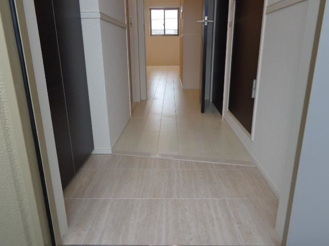 エクセルハイム坪井Ⅱの玄関|ゆったりとした玄関です