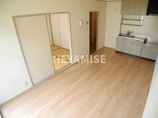 コンフォートたらみＢ棟の居間・リビング