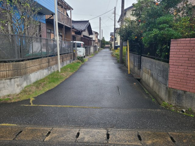 白子町997中古戸建の前面道路含む現地写真