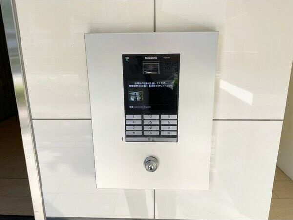 セレニテオズ北巽のエントランス