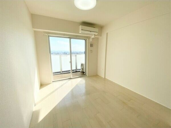 セレニテオズ北巽の洋室