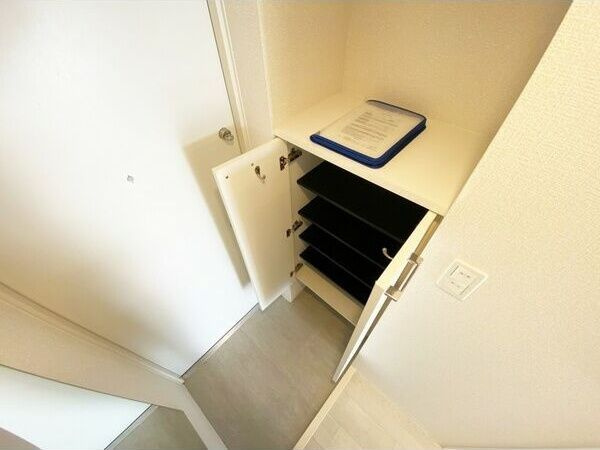 セレニテオズ北巽の玄関