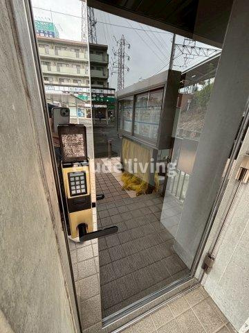 ミヤケンビルのエントランス