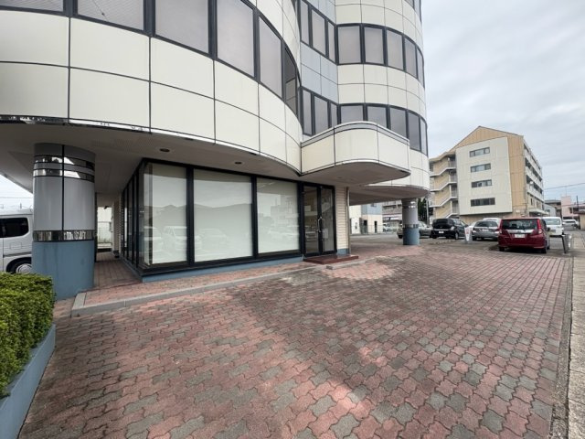 TSビルVの駐車場