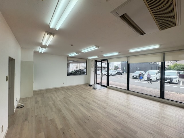 TSビルVのロビー