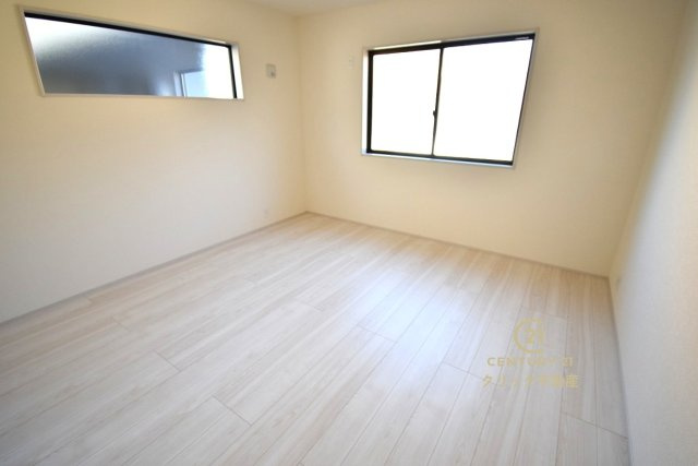 リーブルガーデン  城里町石塚　15期　2の洋室|フローリングなので重い家具も置けます。たっぷりの収納も配備しております。お気に入りの空間を実現出来そうですね。