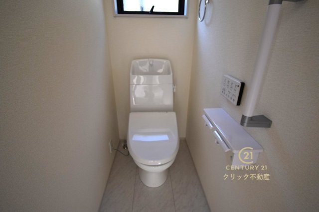 リーブルガーデン  城里町石塚　15期　2のトイレ|毎日使う空間と機能だから、いつまでも清潔なスペースであってほしいのがトイレです。お掃除しやすいシンプルなデザインです。