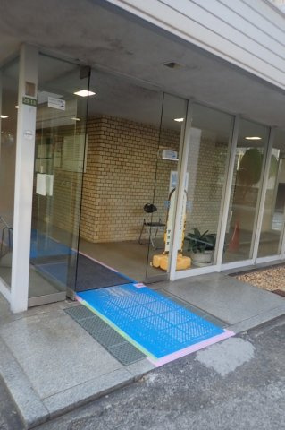 赤門アビタシオンのエントランス