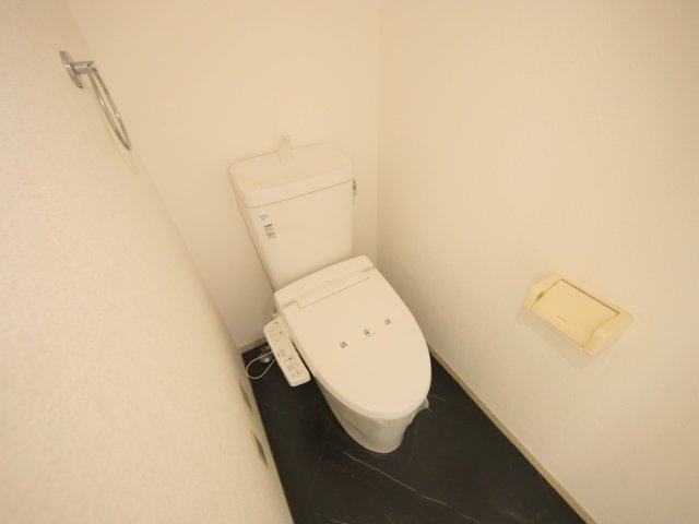 生駒市壱分町のテラスのトイレ