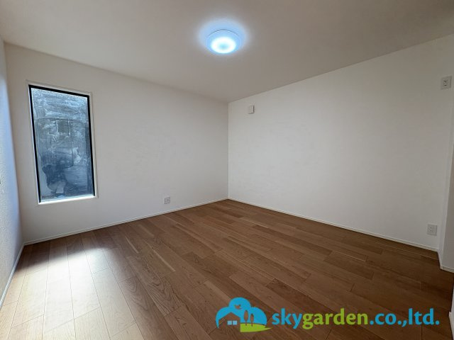 鎌倉市浄明寺４丁目　新築戸建　全1棟1号棟の洋室|明るい洋室です