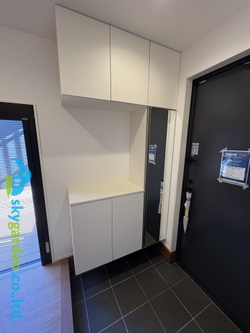 鎌倉市浄明寺４丁目　新築戸建　全1棟1号棟の玄関|シューズボックス