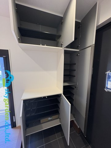 鎌倉市浄明寺４丁目　新築戸建　全1棟1号棟の収納|シューズボックス全開