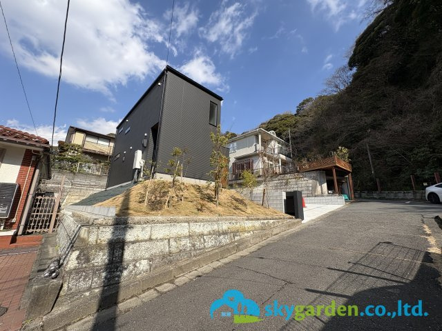 鎌倉市浄明寺４丁目　新築戸建　全1棟1号棟の前面道路含む現地写真
