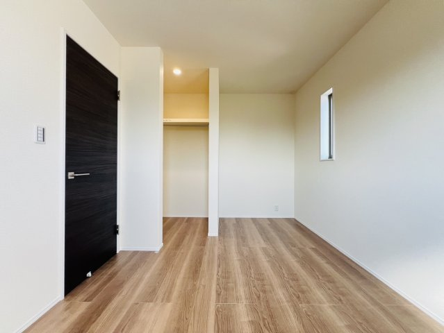 半田市岩滑高山町2丁目113-3『仲介手数料無料』新築戸建ての洋室