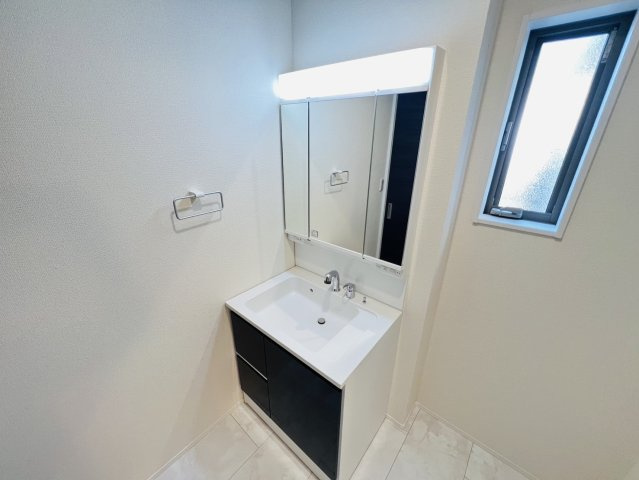 半田市岩滑高山町2丁目113-3『仲介手数料無料』新築戸建ての独立洗面台