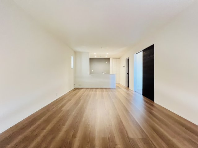 半田市岩滑高山町2丁目113-3『仲介手数料無料』新築戸建ての居間・リビング