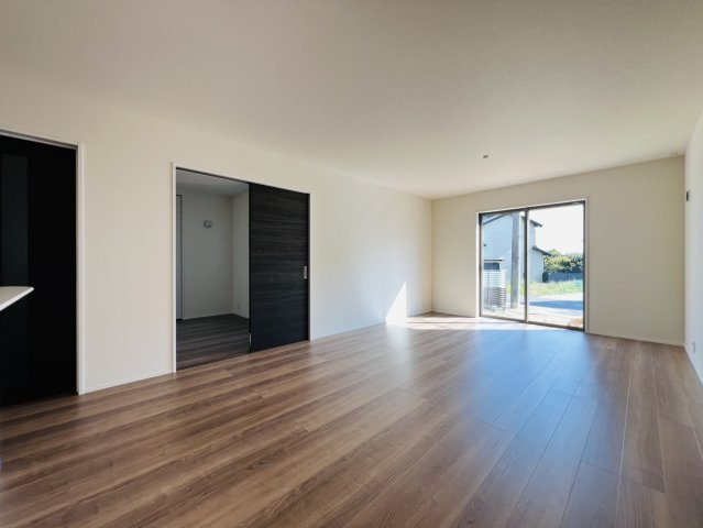 半田市岩滑高山町2丁目113-3『仲介手数料無料』新築戸建ての居間・リビング