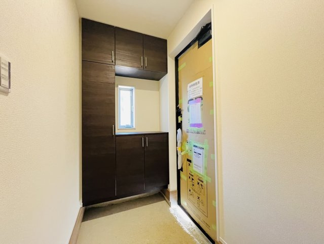 半田市岩滑高山町2丁目113-3『仲介手数料無料』新築戸建ての玄関