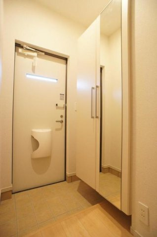 サニーガーデンⅥの玄関