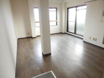 大鳳ハイツの居間・リビング|洋室