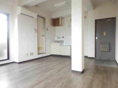 大鳳ハイツの居間・リビング|洋室