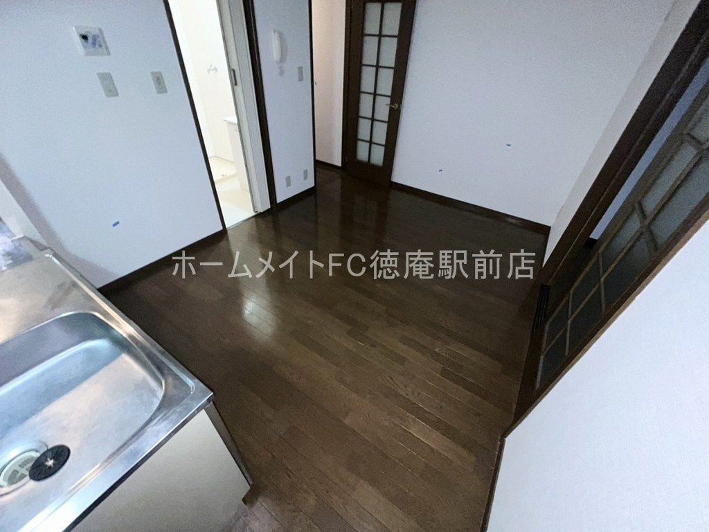 東大阪市西堤楠町３丁目のハイツの居間・リビング
