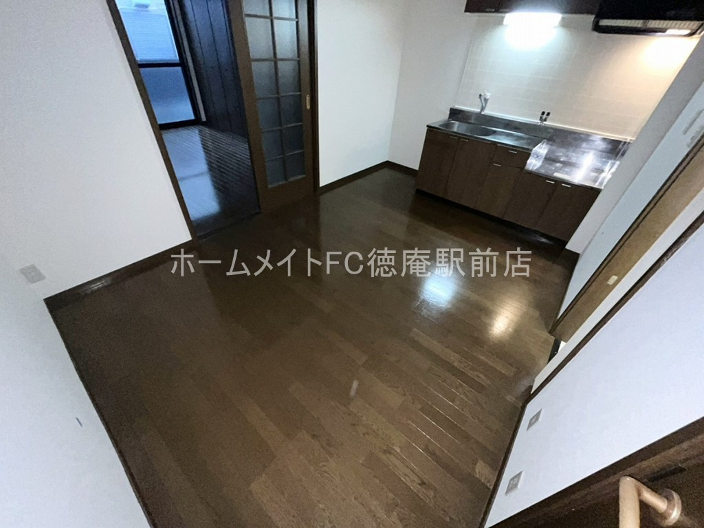東大阪市西堤楠町３丁目のハイツの居間・リビング