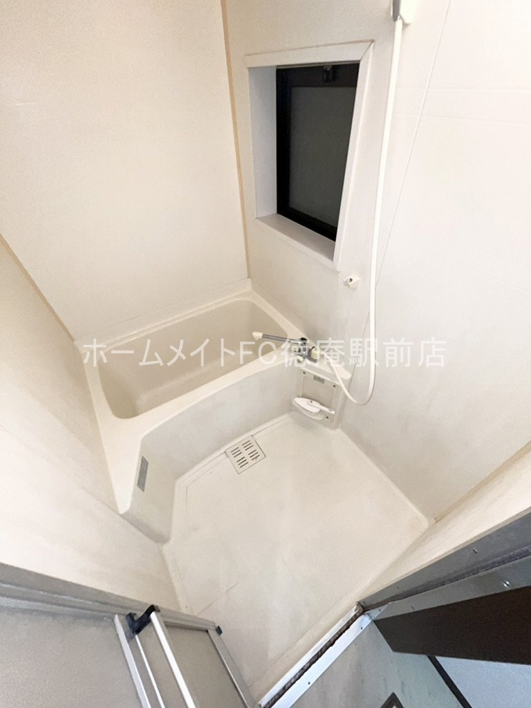 東大阪市西堤楠町３丁目のハイツの浴室