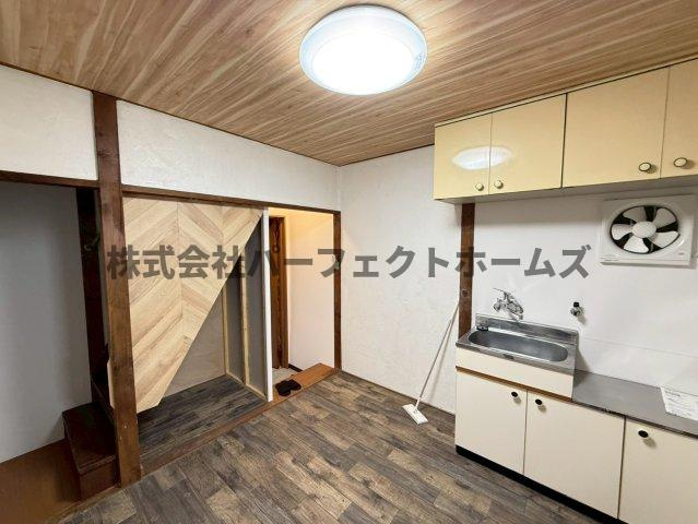 大東市北条2丁目テラスハウスの居間・リビング|ゆったり過ごせるリビングです