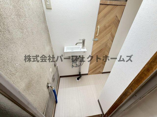 大東市北条2丁目テラスハウスの洗面所|忙しい朝には欠かせない洗面所です
