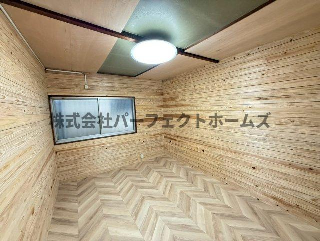 大東市北条2丁目テラスハウスの洋室|明るい洋室です