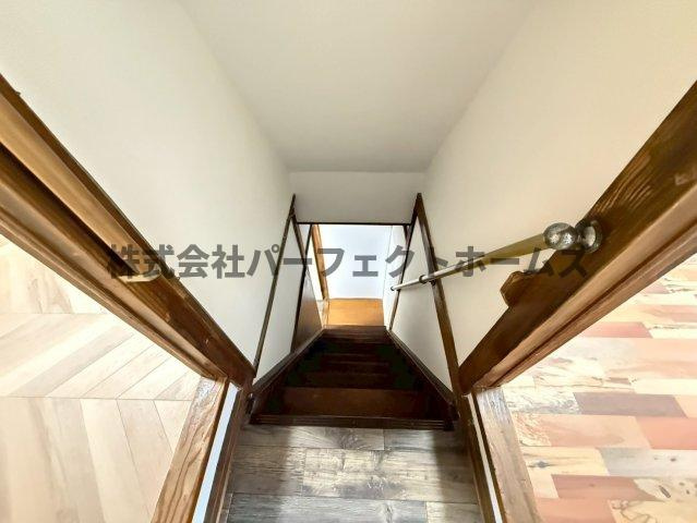 大東市北条2丁目テラスハウスの内装|明るい色調の室内です