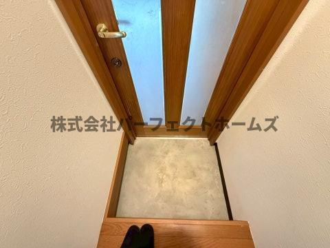 大東市北条2丁目テラスハウスの玄関|ゆったりとした玄関です