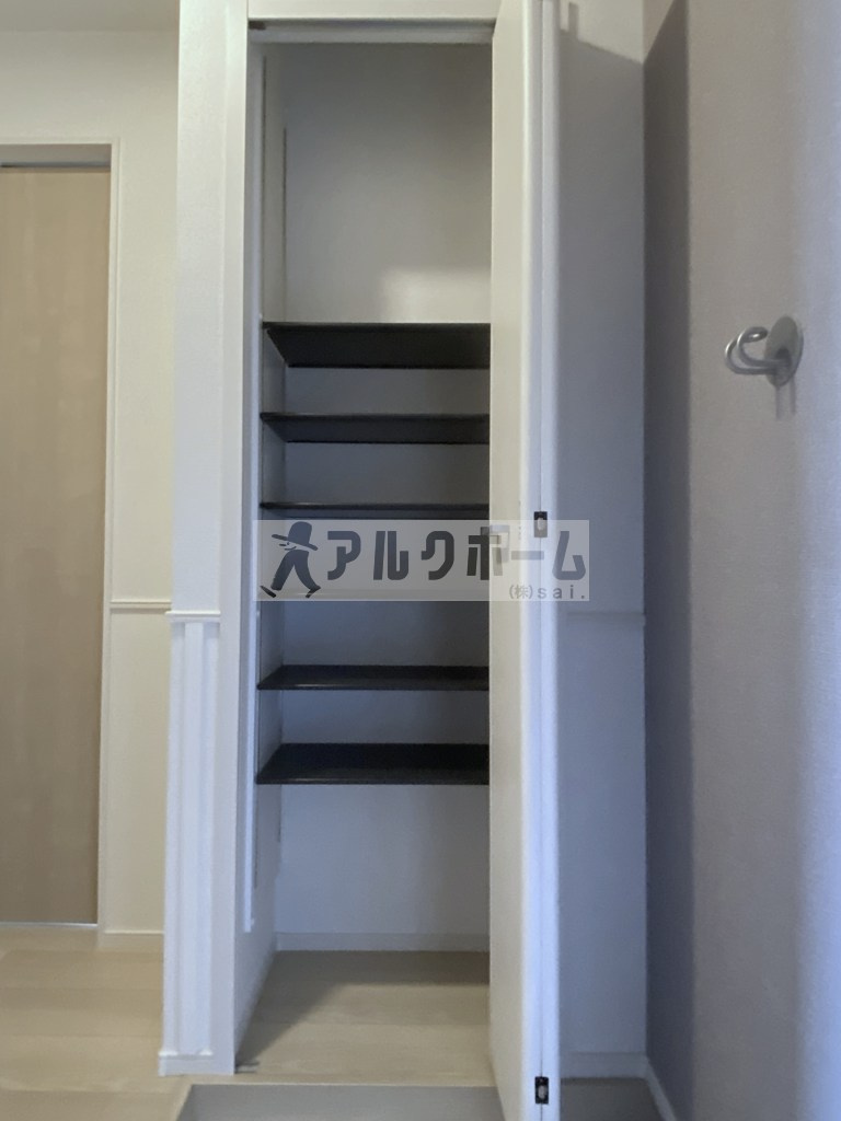 マヨール御舟町の玄関