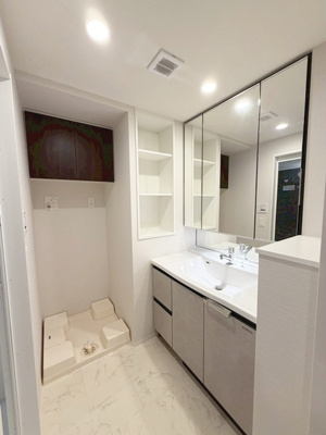 【洗面所】 | パレステージ藤沢Ⅱ | 明るい洗面所です