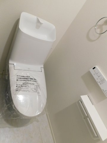 名古屋市昭和区円上町の新築一戸建のトイレ|◇トイレ◇　　１階・２階シャワートイレ・節水タイプ・リモコンパネル付き