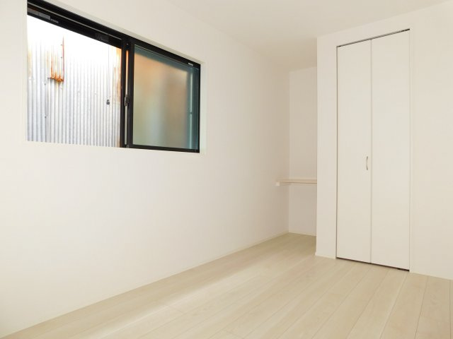 名古屋市昭和区円上町の新築一戸建の洋室|◇洋室◇　　南面で明るい洋室５．６帖　全居室収納完備♪