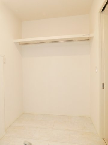 名古屋市昭和区円上町の新築一戸建の収納|◇ランドリースペース◇　　洗面台隣に日用品や洋服を掛けれるランドリースペースがあります♪