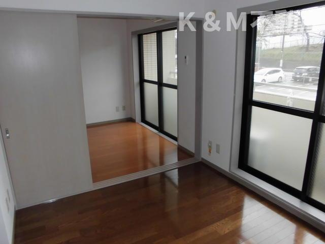 サンベント明原の寝室|落ち着いた色調の寝室です