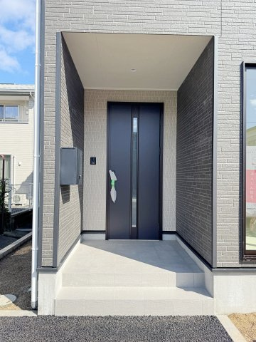 新築戸建・新築建売　郡山市大槻町字普門寺坦【耐震+制震】大成小・大槻中の玄関|奥行きがあるので雨が降っても開閉に心配ありません！