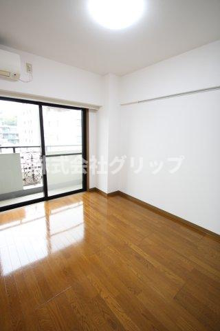 グリフィン横浜・保土ヶ谷駅前の洋室