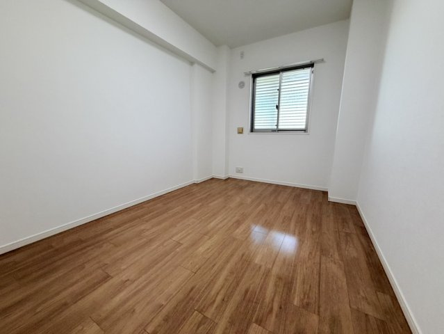 ワコーレヒルズ須磨潮見台の洋室