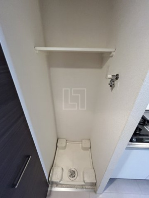 【設備】 | ララプレイスOSAKA WEST PRIME | 広々とした室内は魅力的！　室内洗濯機置場