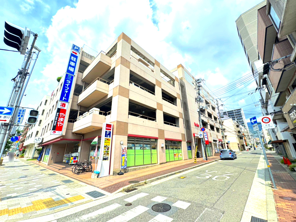 パニエ六甲の外観|JR六甲道迄徒歩4分・阪神新在家駅迄徒歩4分・阪急六甲駅迄徒歩13分で便利な立地！
駐車場は快適な自走式駐車場。雨風しのげてハイルーフ車も可能！