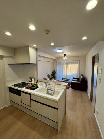 日神パレステージ海浜幕張のキッチン|※設置されている家具はディスプレイ用の為、お引渡しはいたしかねます。