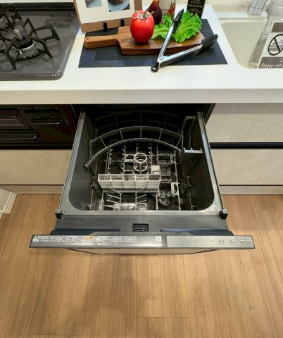 日神パレステージ海浜幕張のキッチン|食洗機付※設置されている家具はディスプレイ用の為、お引渡しはいたしかねます。