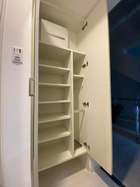 クレストタップ京橋の玄関