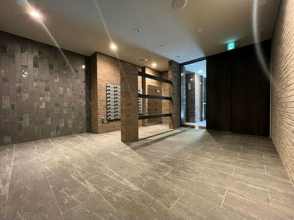 クレストタップ京橋のロビー