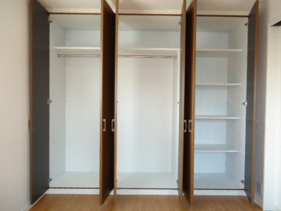 【収納】 | リリーガーデン | 南側洋室クローゼット