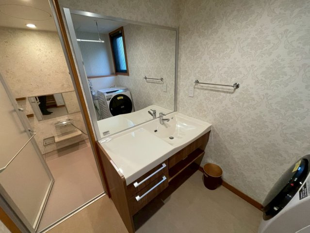 芦屋山手町レジデンスの独立洗面台